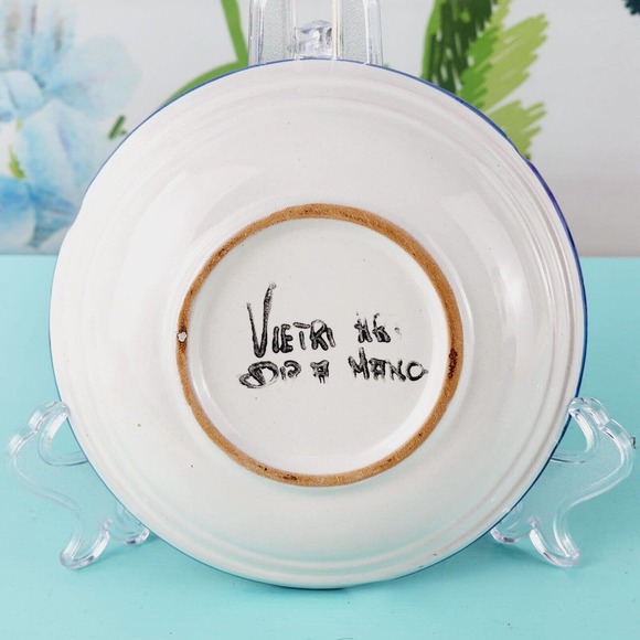 Plat en céramique signé V. Pinto marque Vietri Italia - Collection